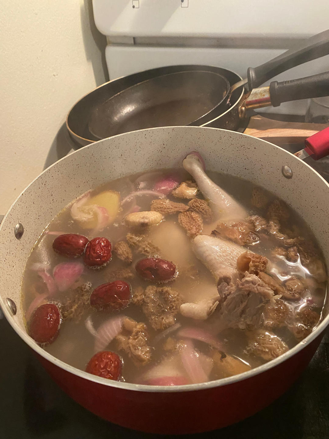 奶奶教的鲜香肥美香菇炖鸡汤