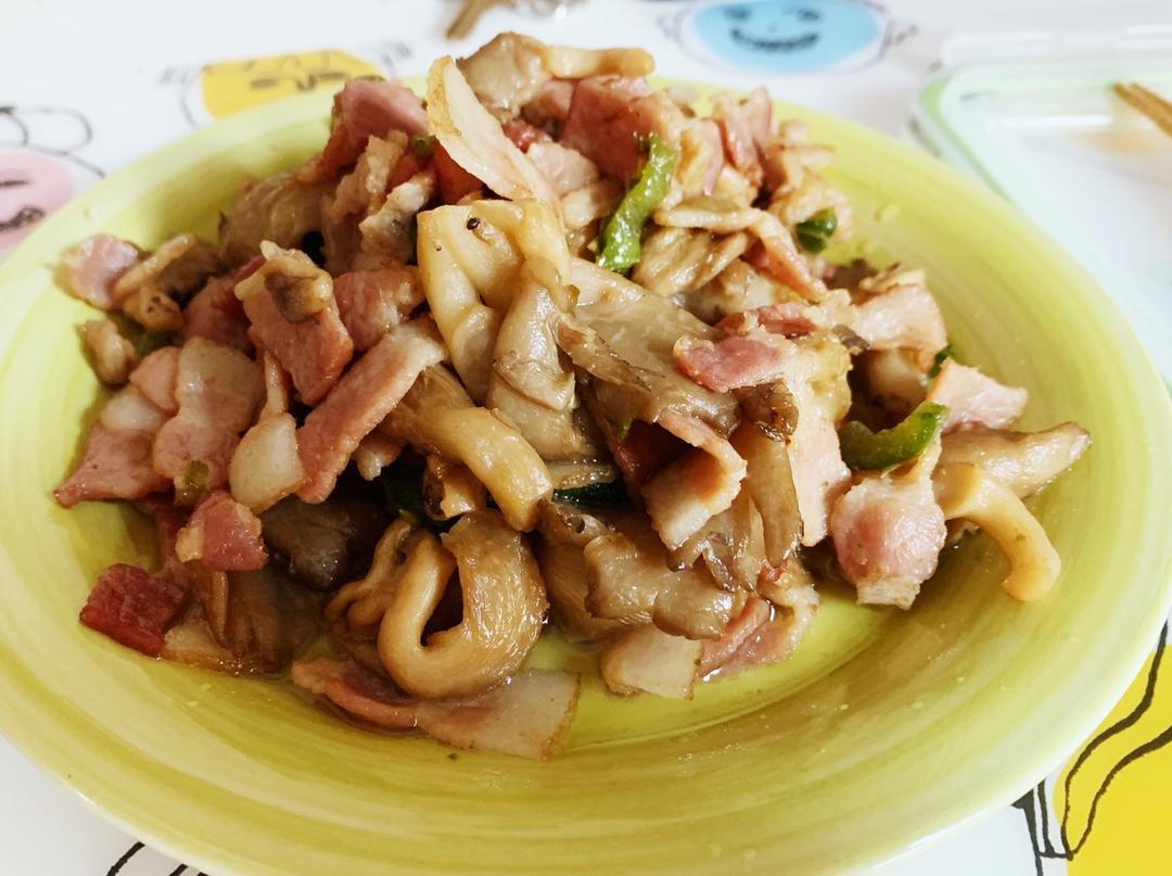 西兰花香菇炒培根
