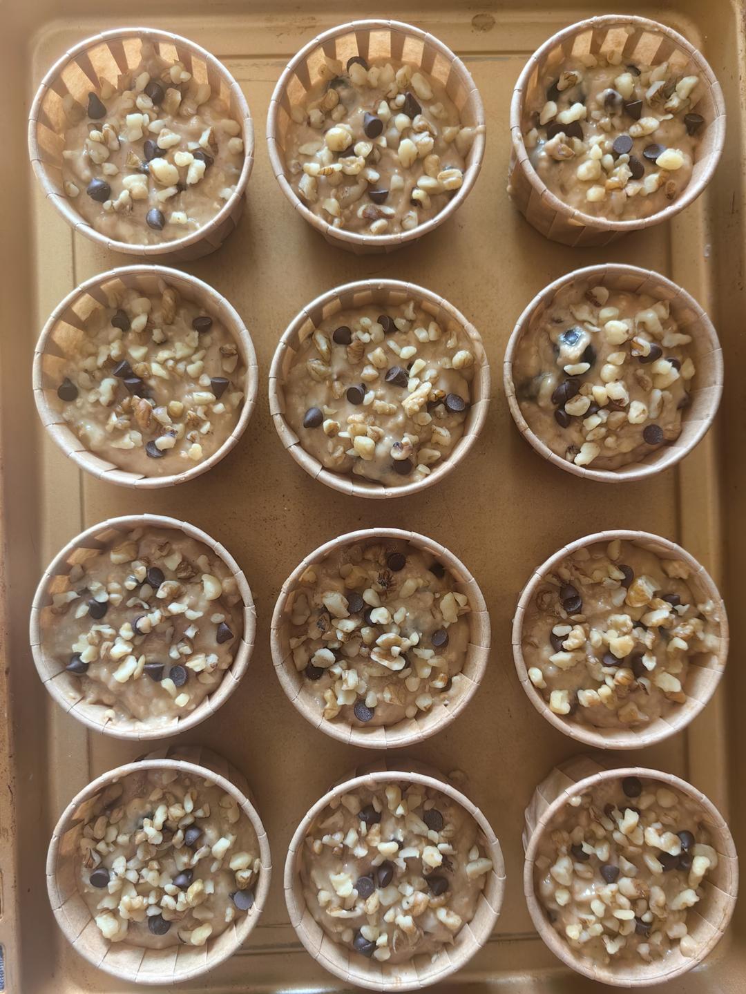 准备祖传的香蕉蓝莓玛芬蛋糕