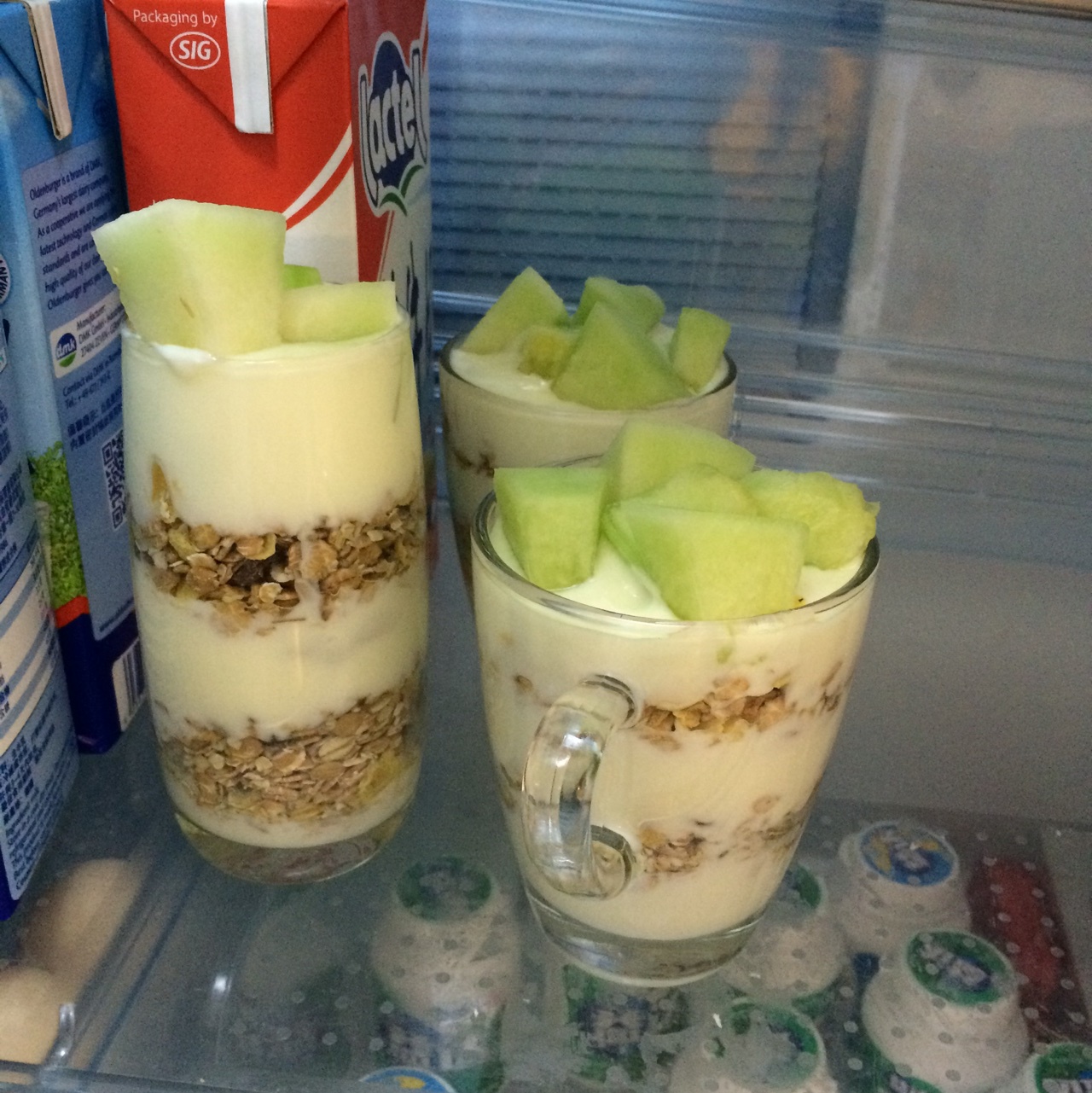 超简单的营养早餐--酸奶麦片