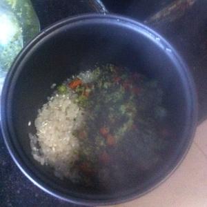 西兰花胡萝卜肉泥焖饭（附椰香南瓜苹果浓汤）的做法 步骤10
