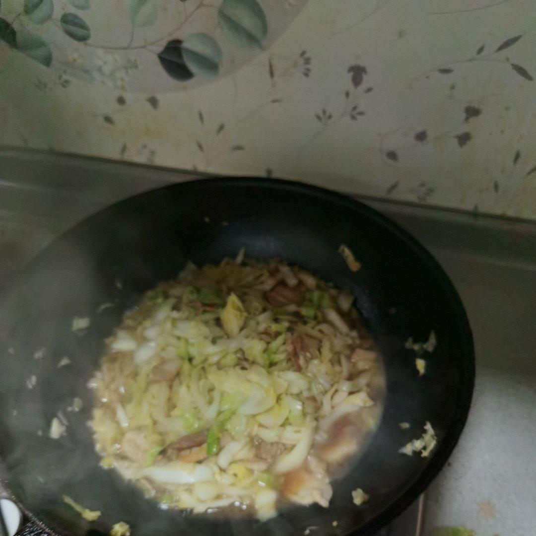 炝炒圆白菜五花肉