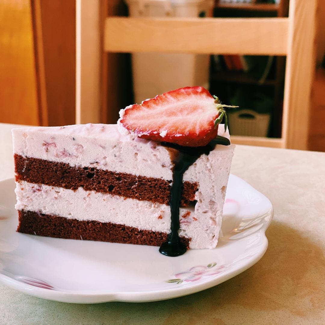 巧克力草莓慕斯蛋糕