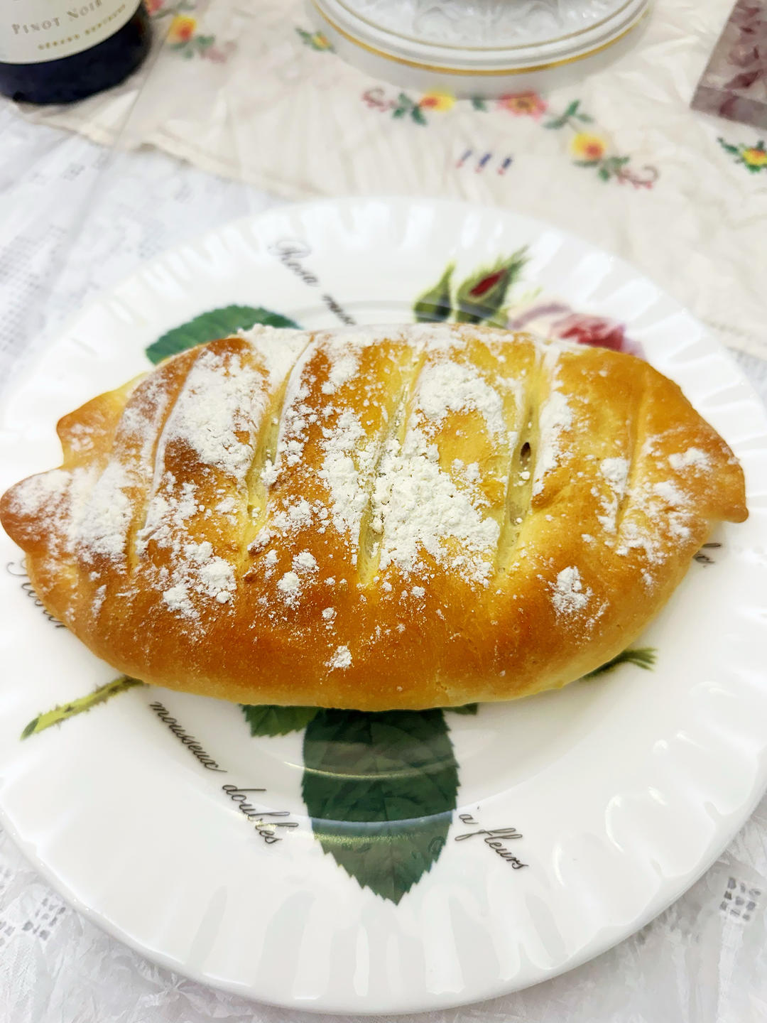 聚会被一抢而空的奶香十足、人人都爱的“葡萄干乳酪夹心软欧包”