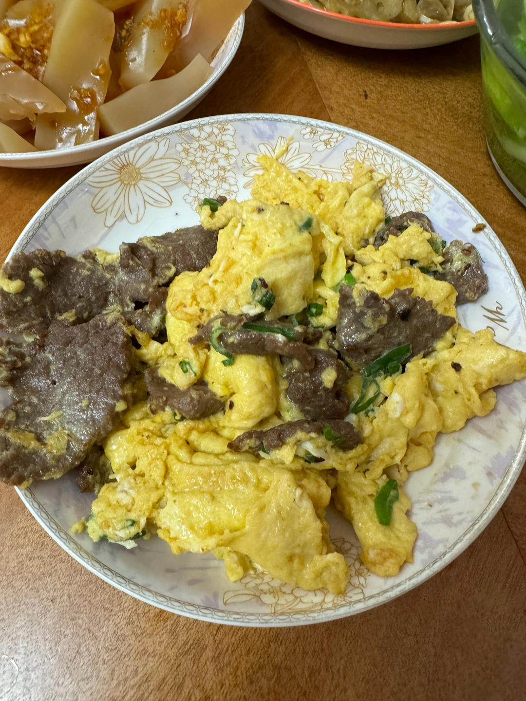 呲溜入口的鲜香 茶餐厅必点美食｜滑蛋牛肉