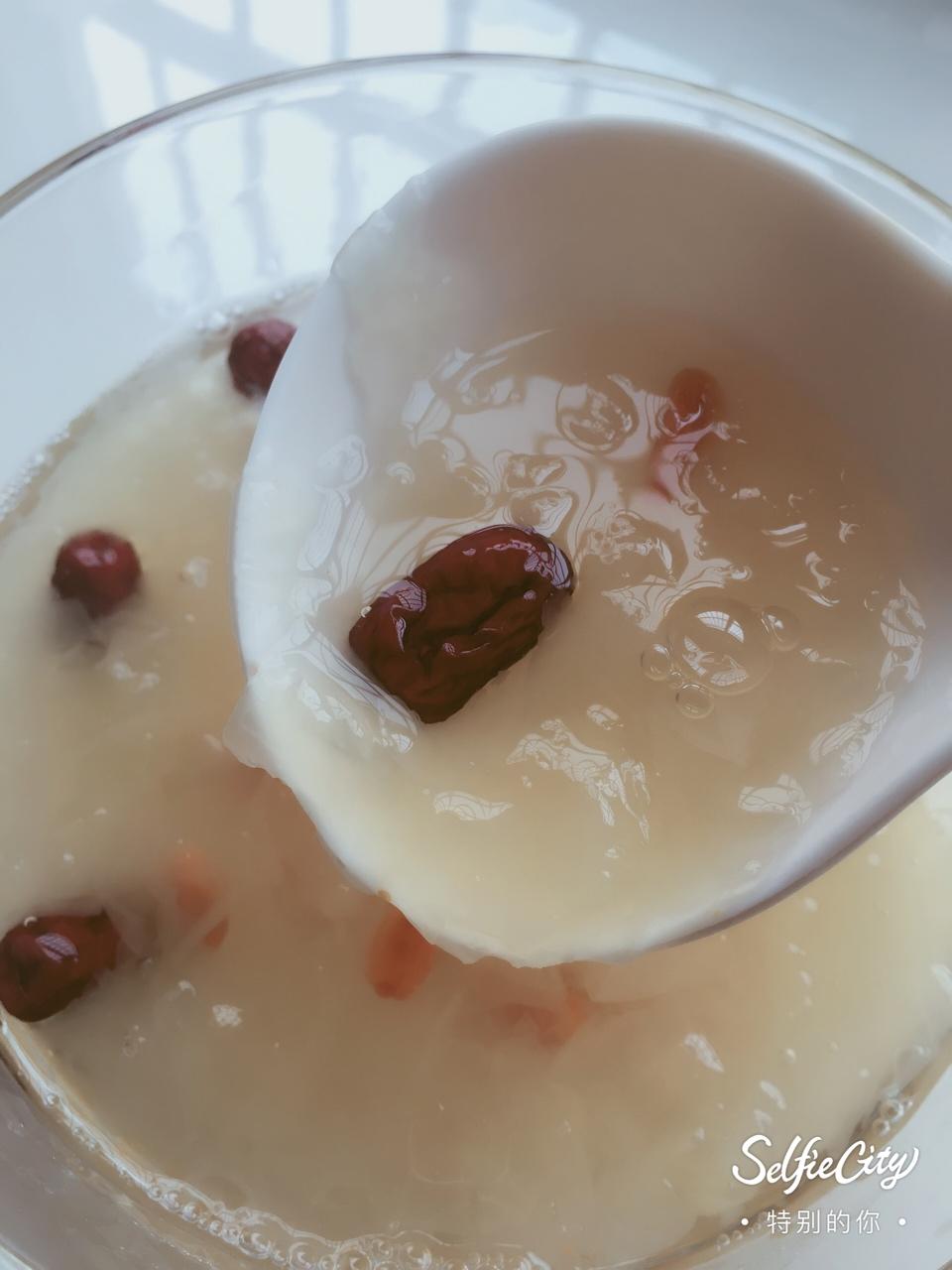 银耳红枣枸杞甜汤