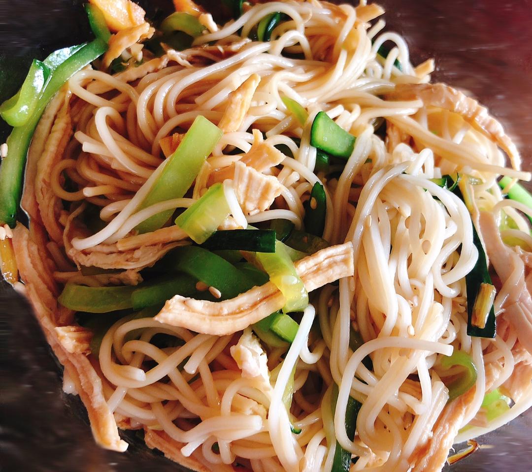 简易凉拌鸡丝面（三人份不超过15元^_^）