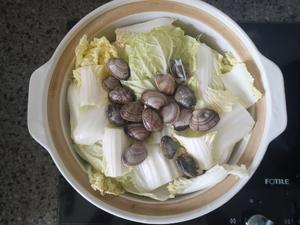 超简单的汤菜【叠煮】---白菜蛤蜊豆腐的做法 步骤3