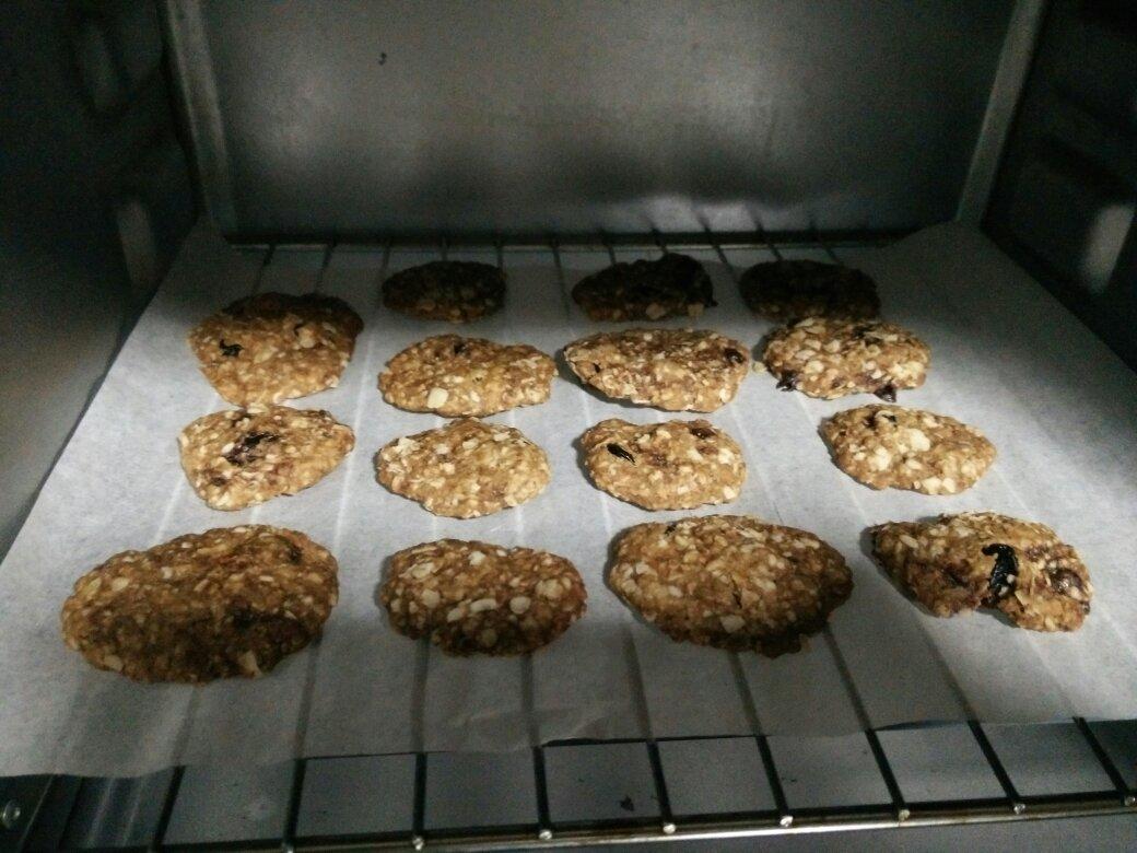 素食:有机燕麦芝麻大饼干