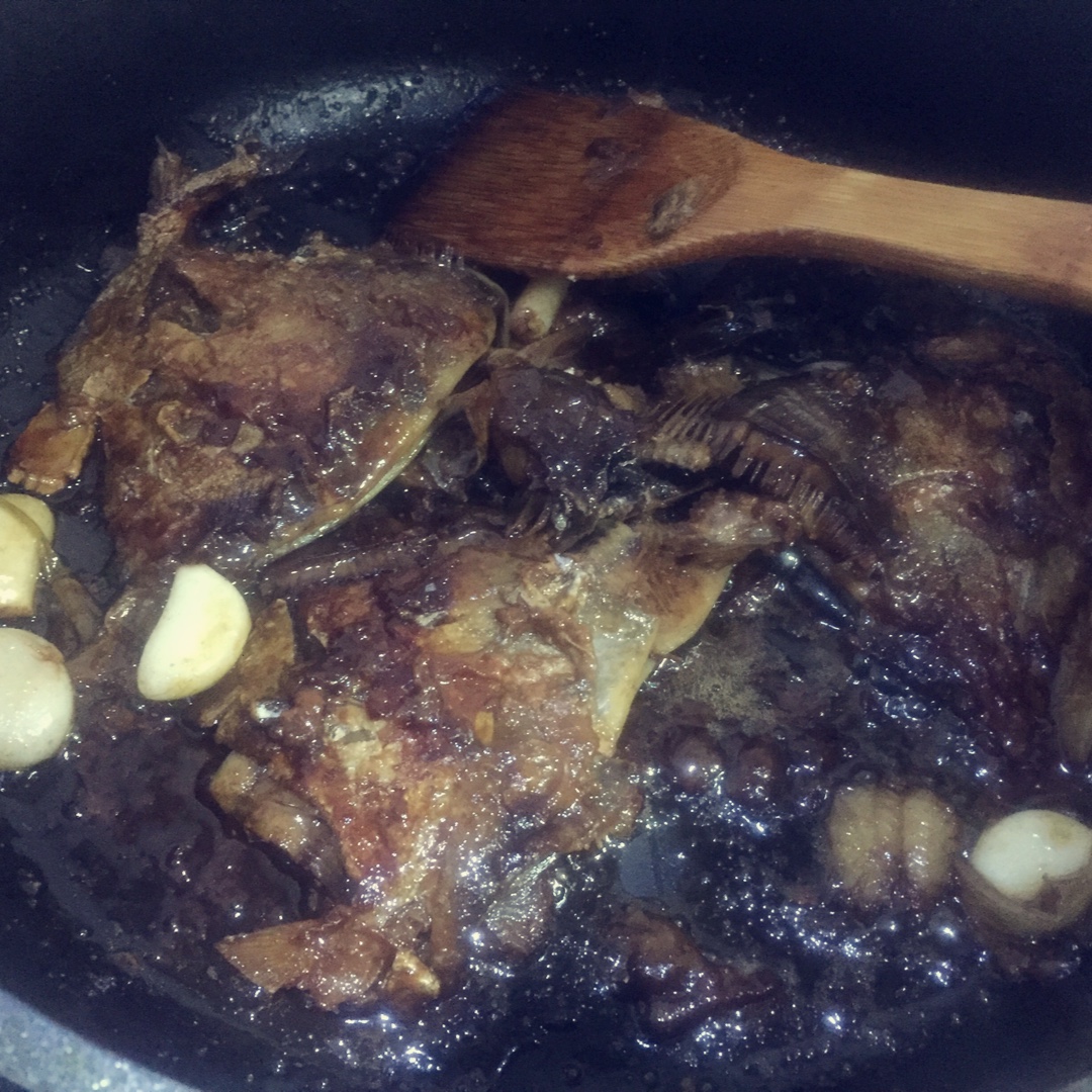 传统中式红烧平鱼