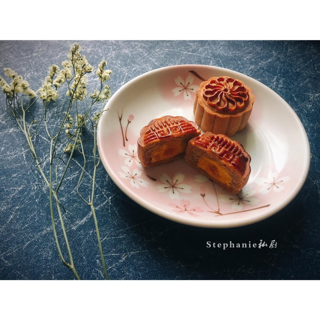 广式月饼—蛋黄莲蓉月饼