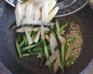 快手菜❗️素炒白芦笋、绿芦笋的做法 步骤1
