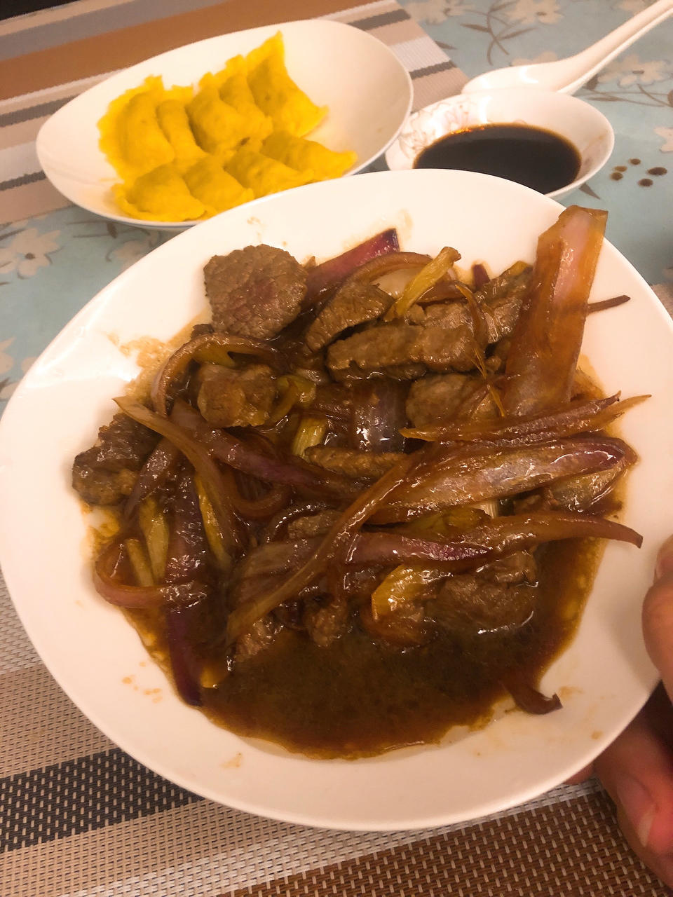 鲜嫩美味洋葱滑炒牛肉片