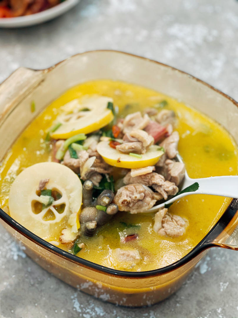 五个樱桃做的酸木瓜炖鸡