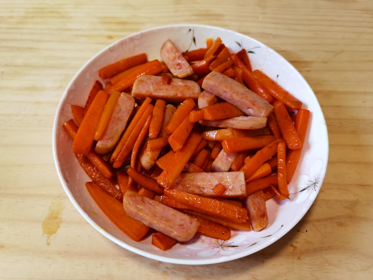 胡萝卜炒午餐肉 营养美味兼备～的做法