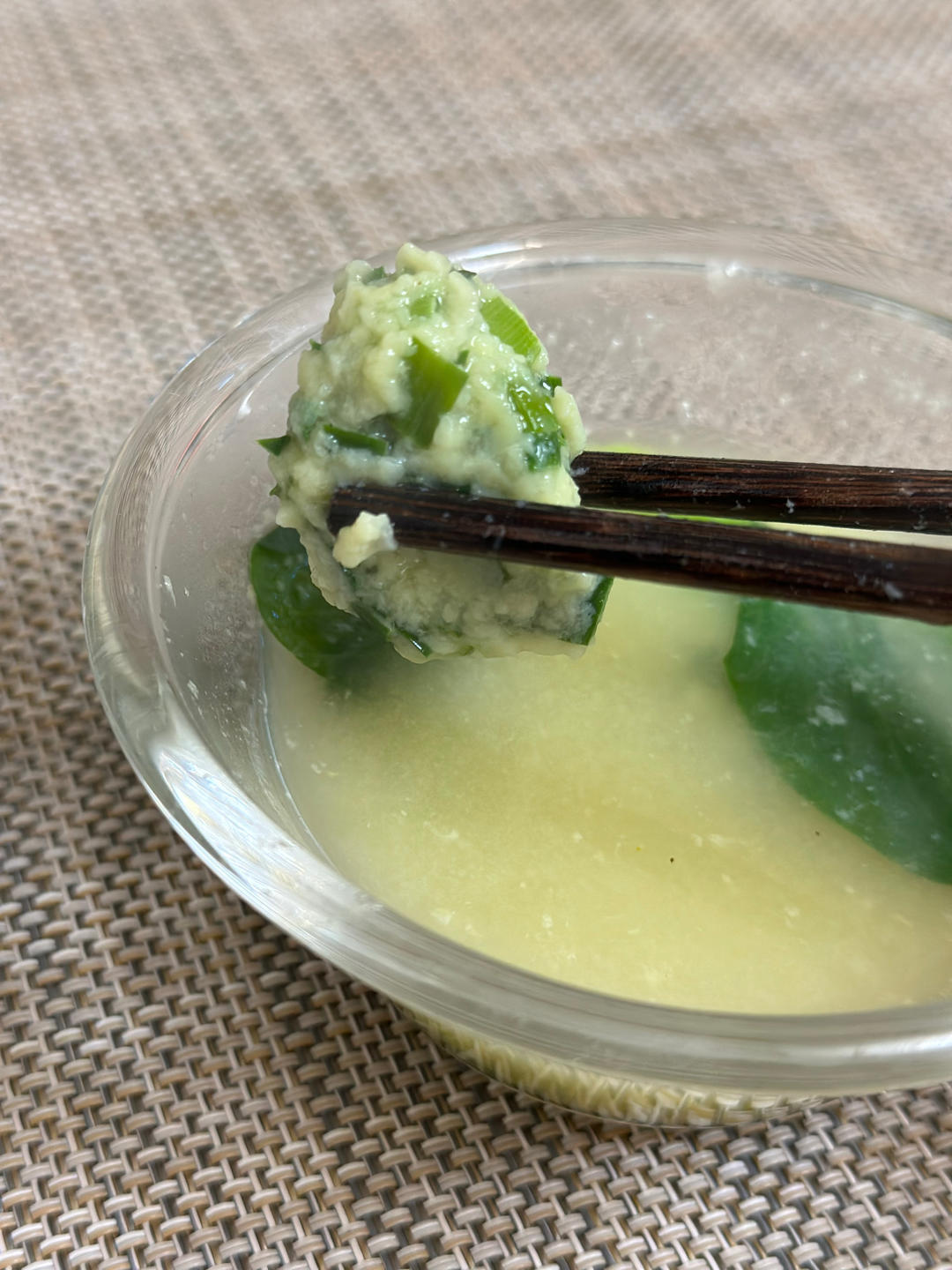 尝一口春天的鲜汤丨韭菜疙瘩汤