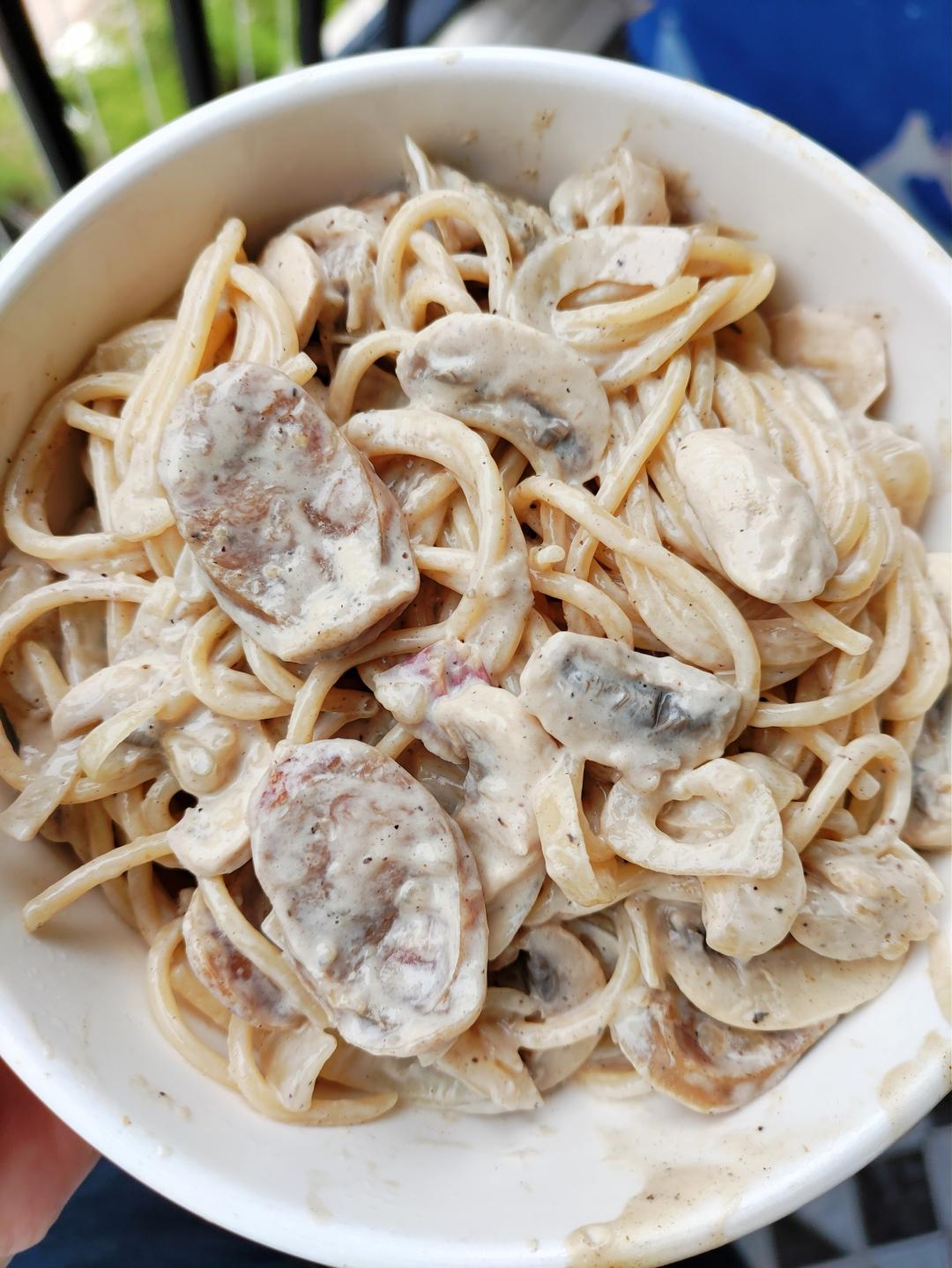 奶油蘑菇培根意大利面