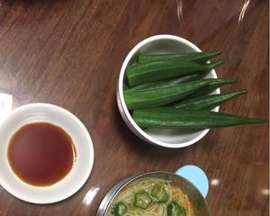 宝宝辅食：秋葵胡萝卜面的做法 步骤1