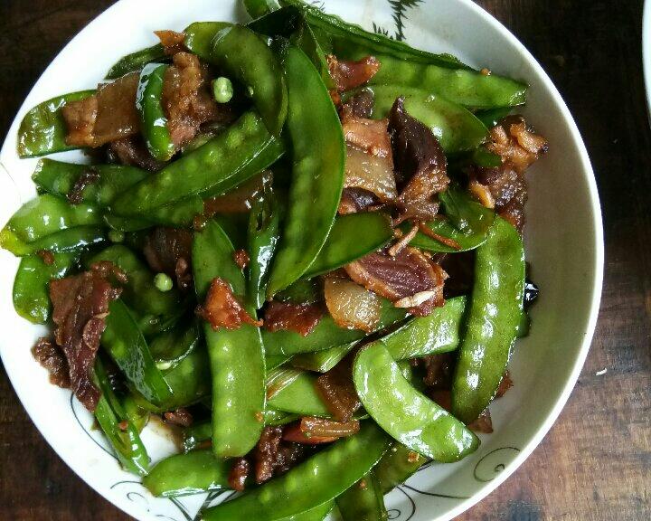 荷兰豆炒腊肉的做法