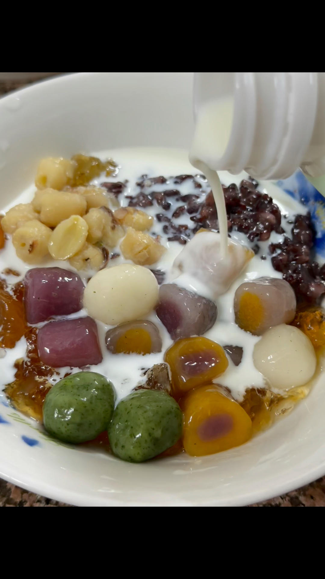 芋圆桃胶糖水