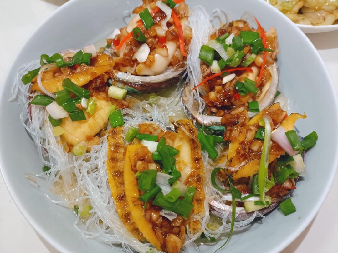 蒜蓉粉丝蒸鲍鱼
