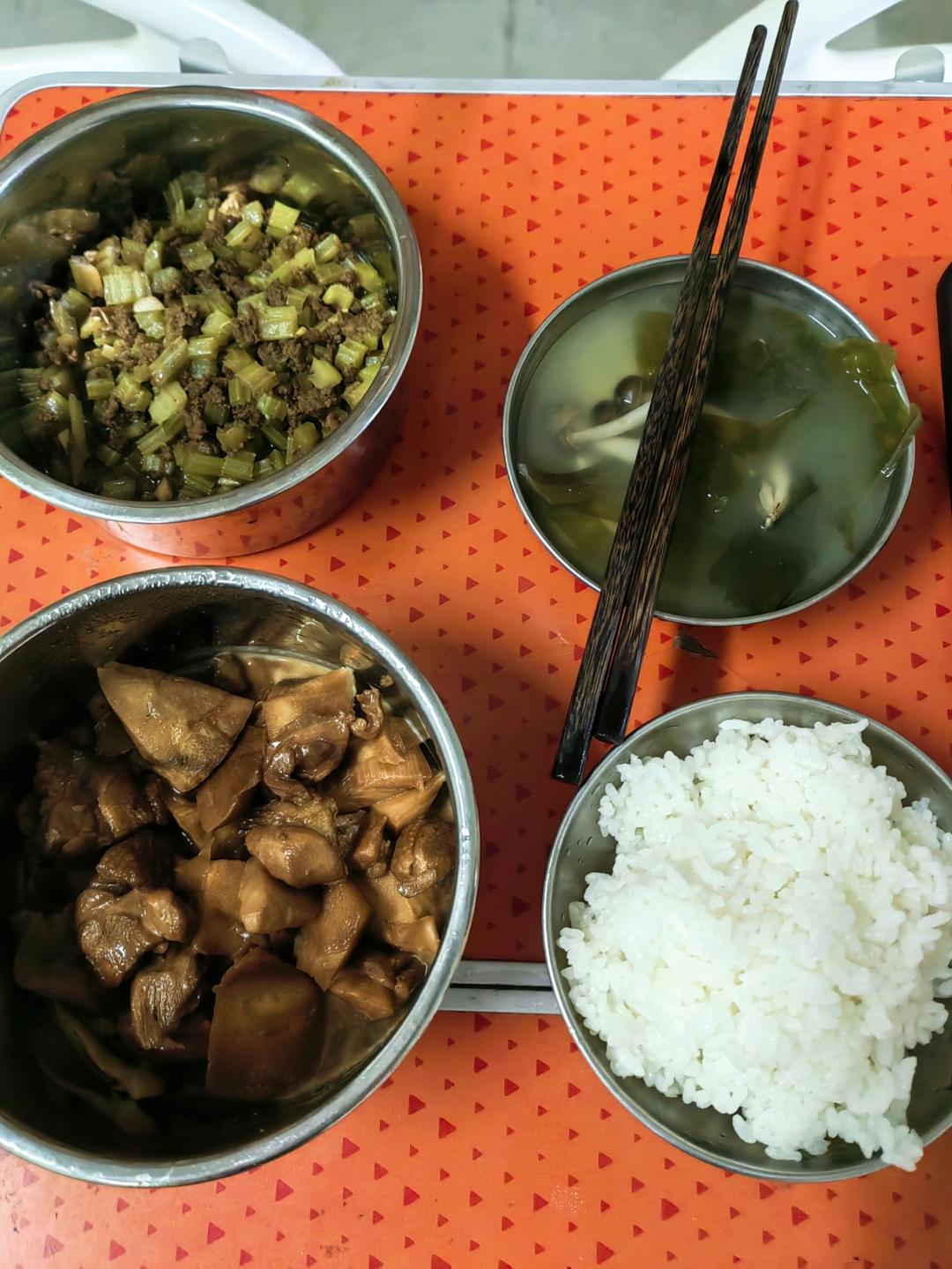 芹菜炒肉沫