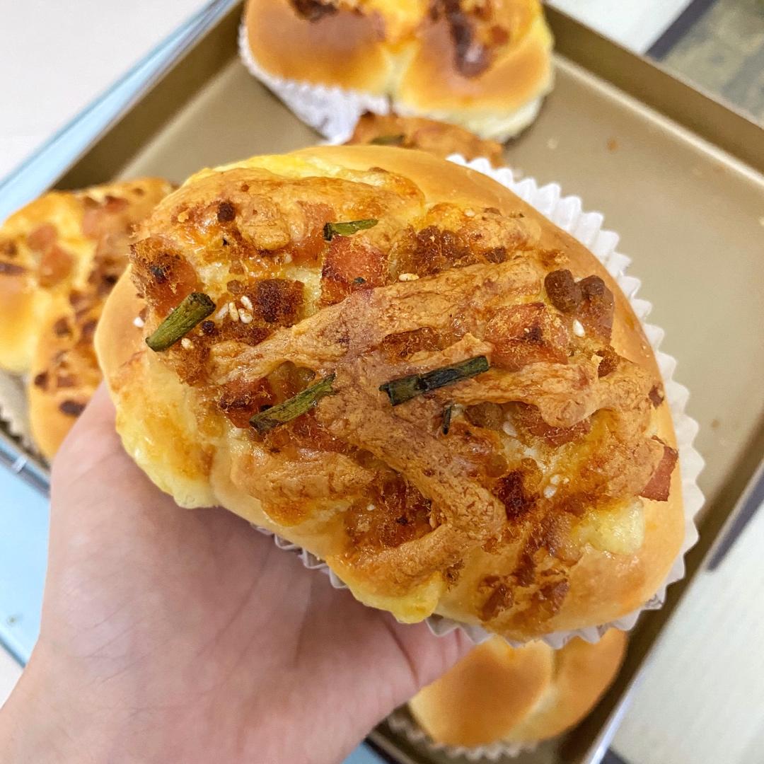 火腿肉松芝士面包