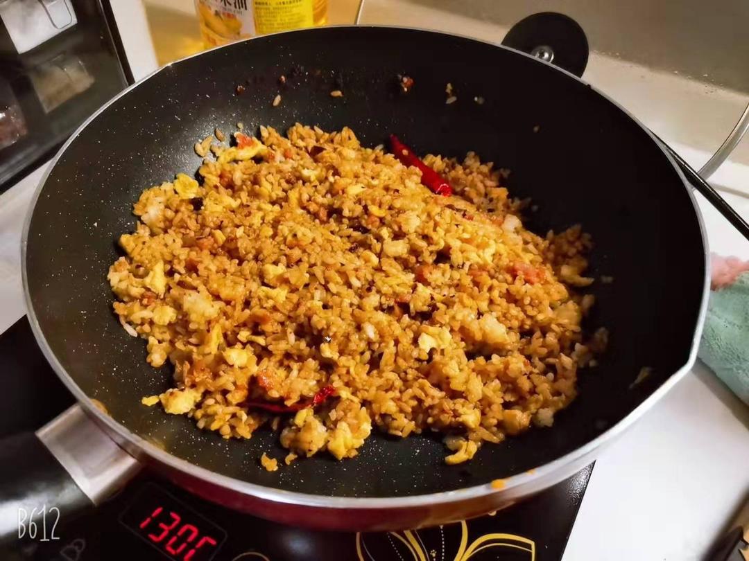 放老干妈的蛋炒饭的做法