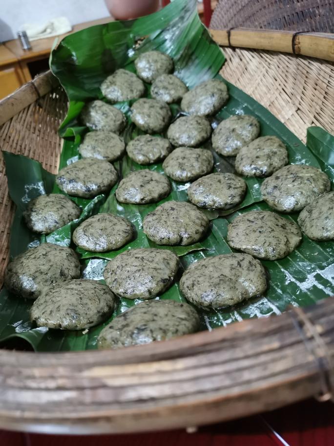 野生艾草粑粑的做法