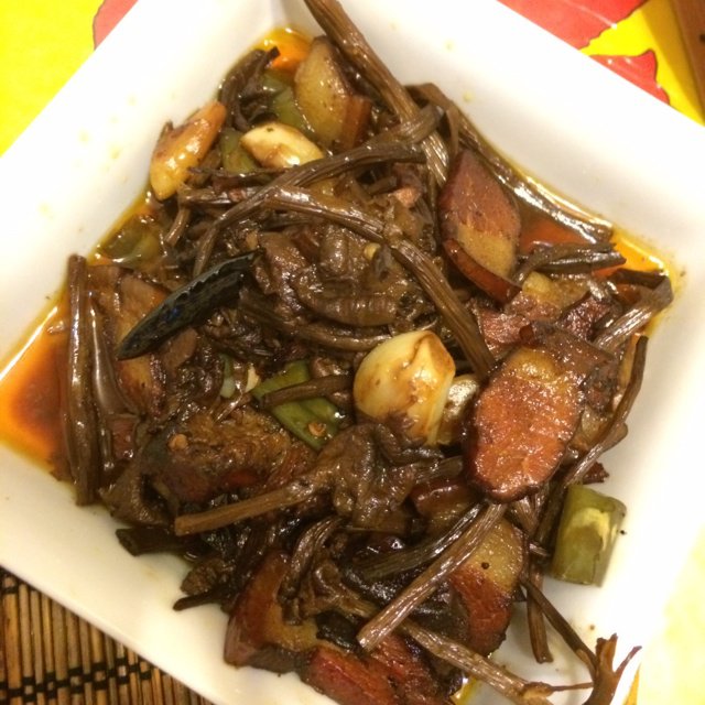 干锅腊肉茶树菇