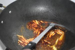 家常版鱼香肉丝的做法 步骤4
