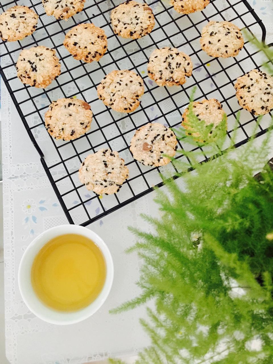 分分钟就能做好的低脂燕麦饼干，香到没朋友！