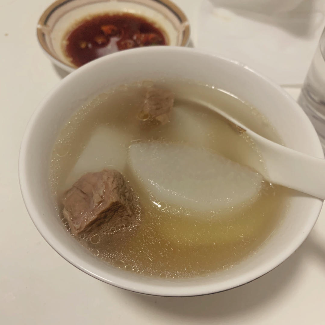 清汤萝卜炖牛腩