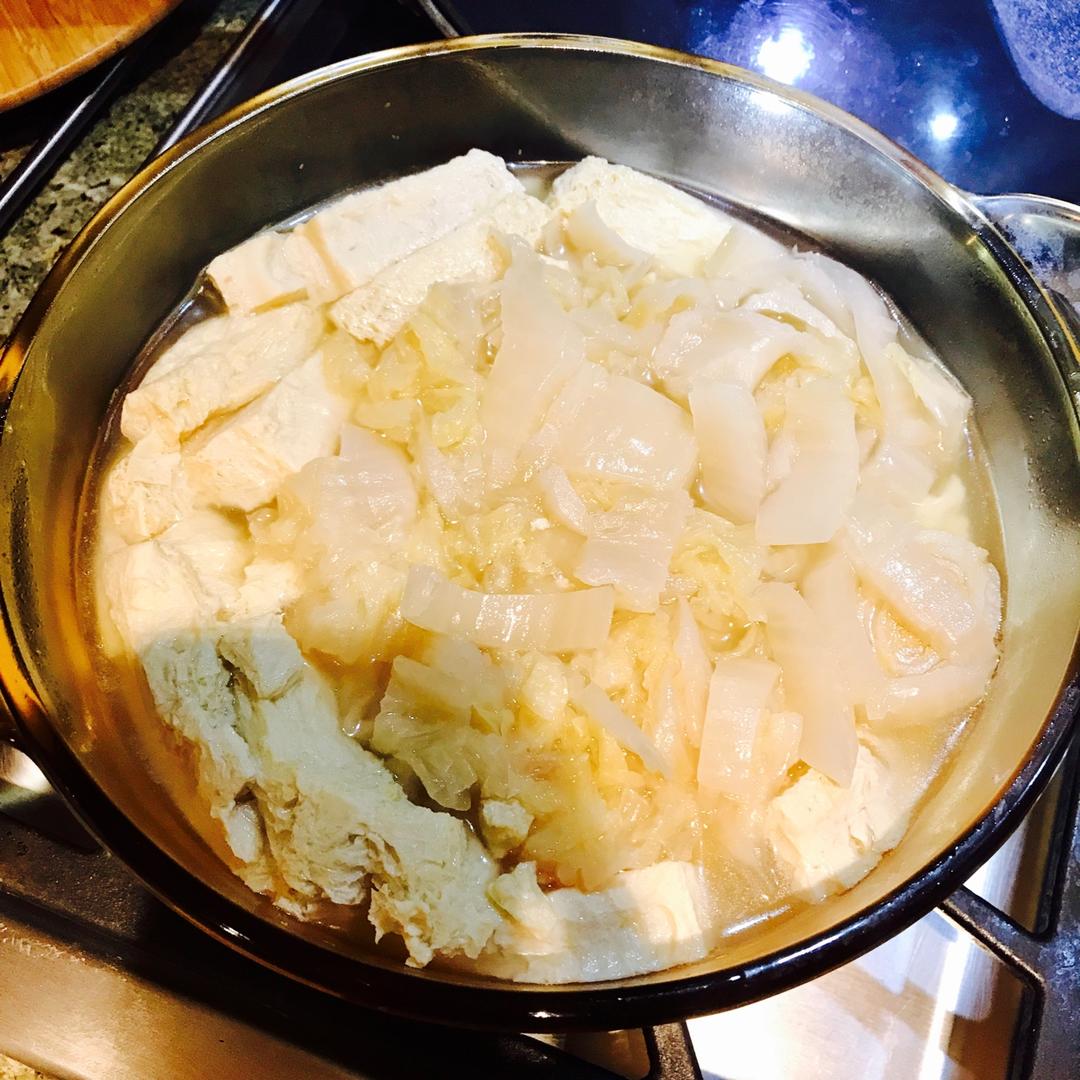 酸菜排骨冻豆腐汤