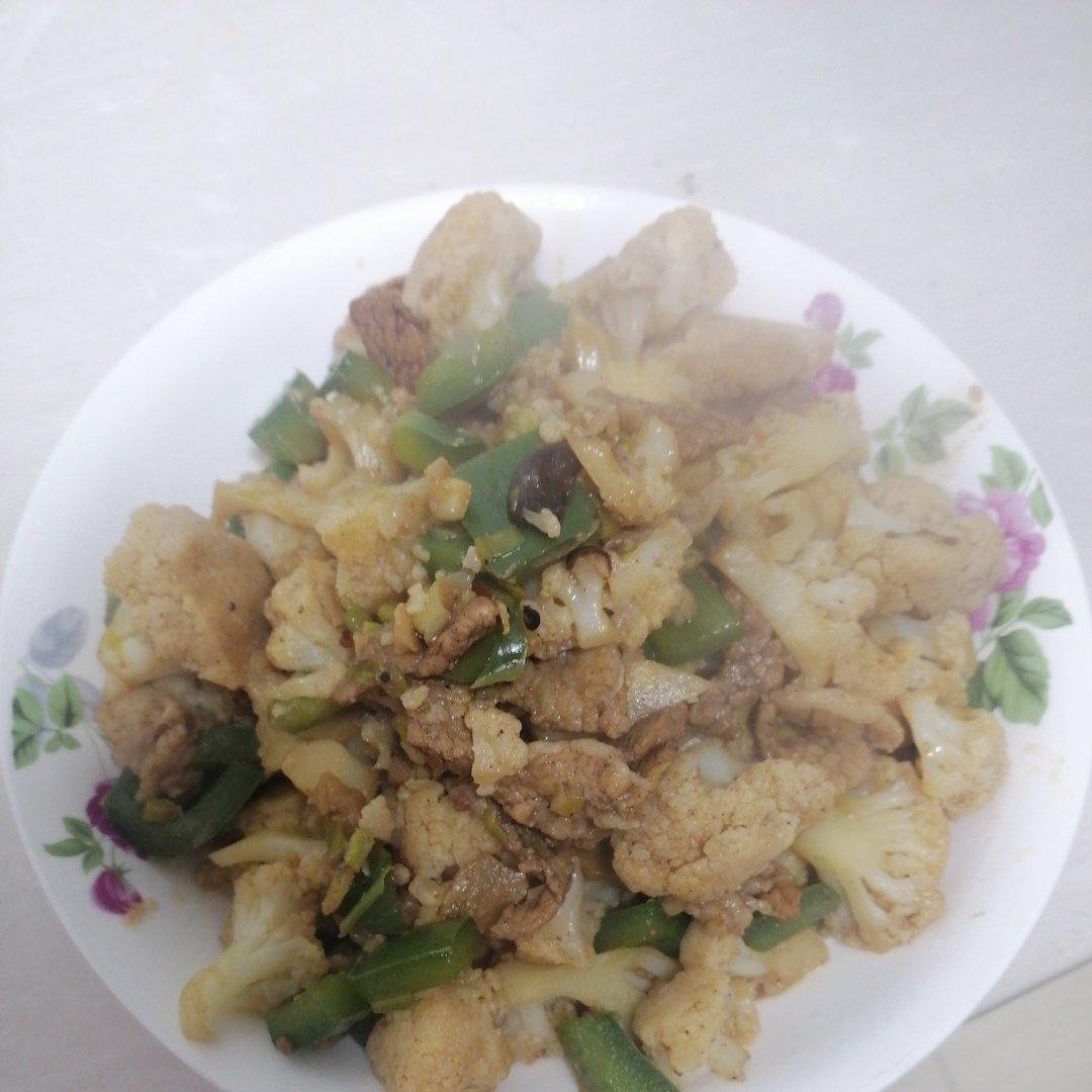 五花肉炒菜花