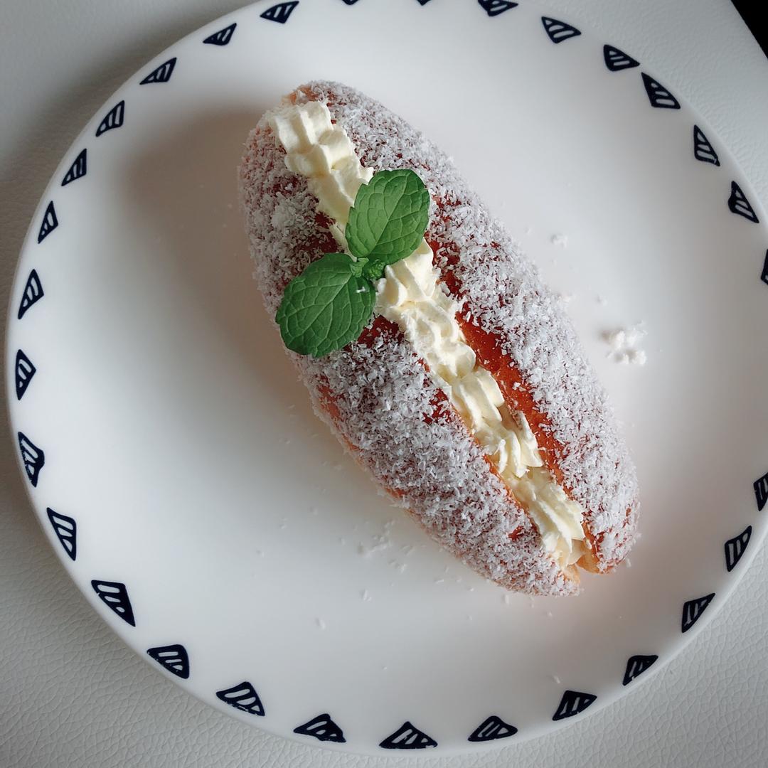 儿时去面包房必买的［椰丝奶油包］