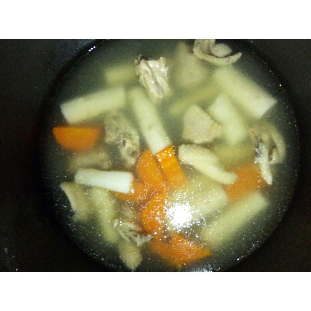 胡萝卜山药本鸡煲