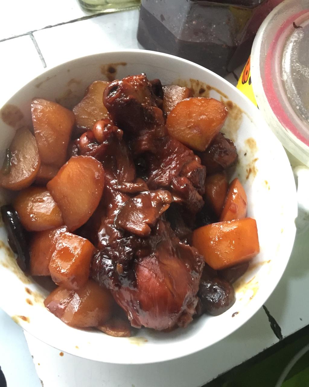 土豆炖翅根