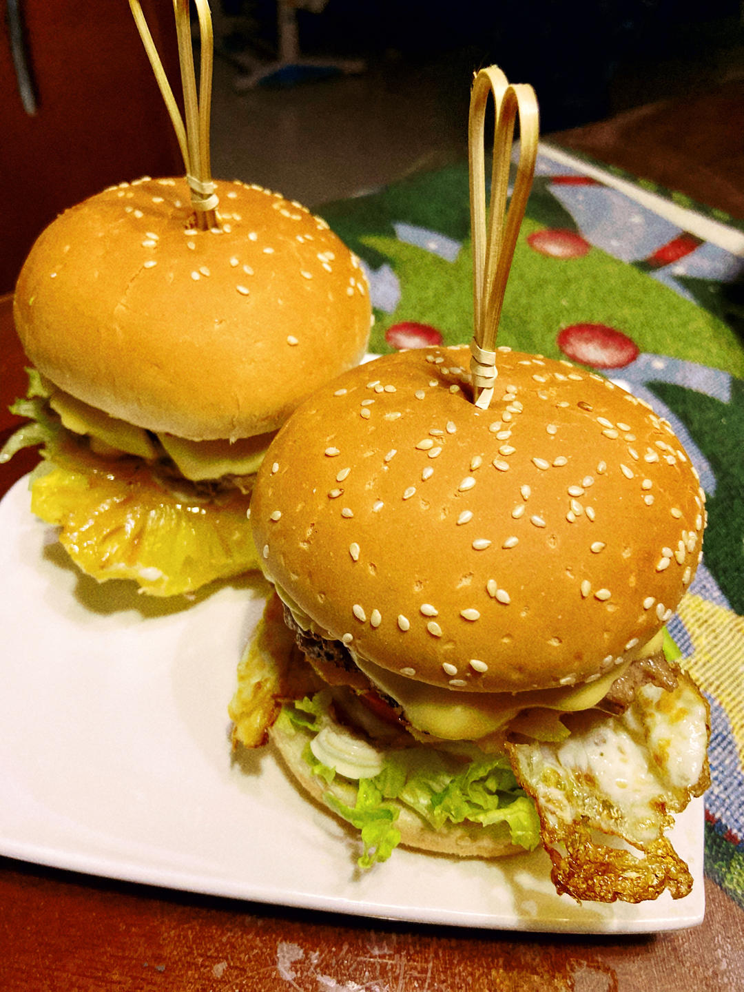 超大号凤梨牛肉汉堡🍔