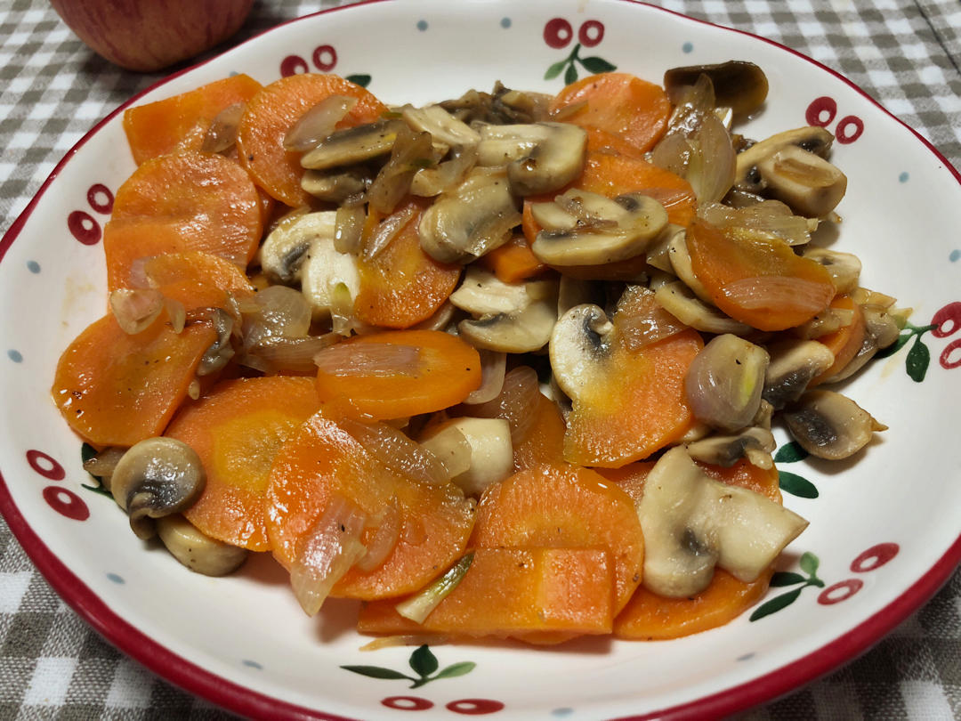 逐风凌雪做的口蘑炒胡萝卜洋葱