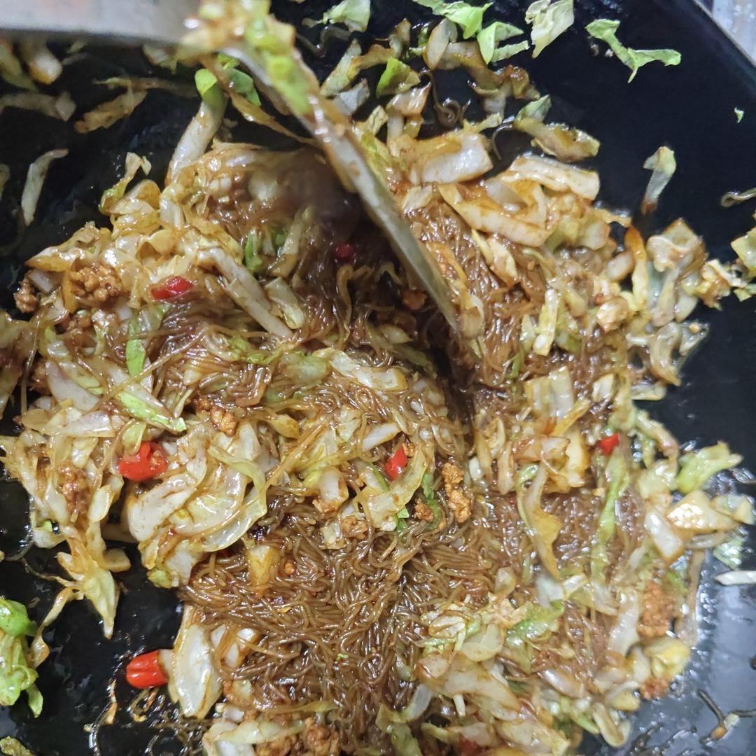 最近爱吃粉丝粉条～包菜炒粉丝