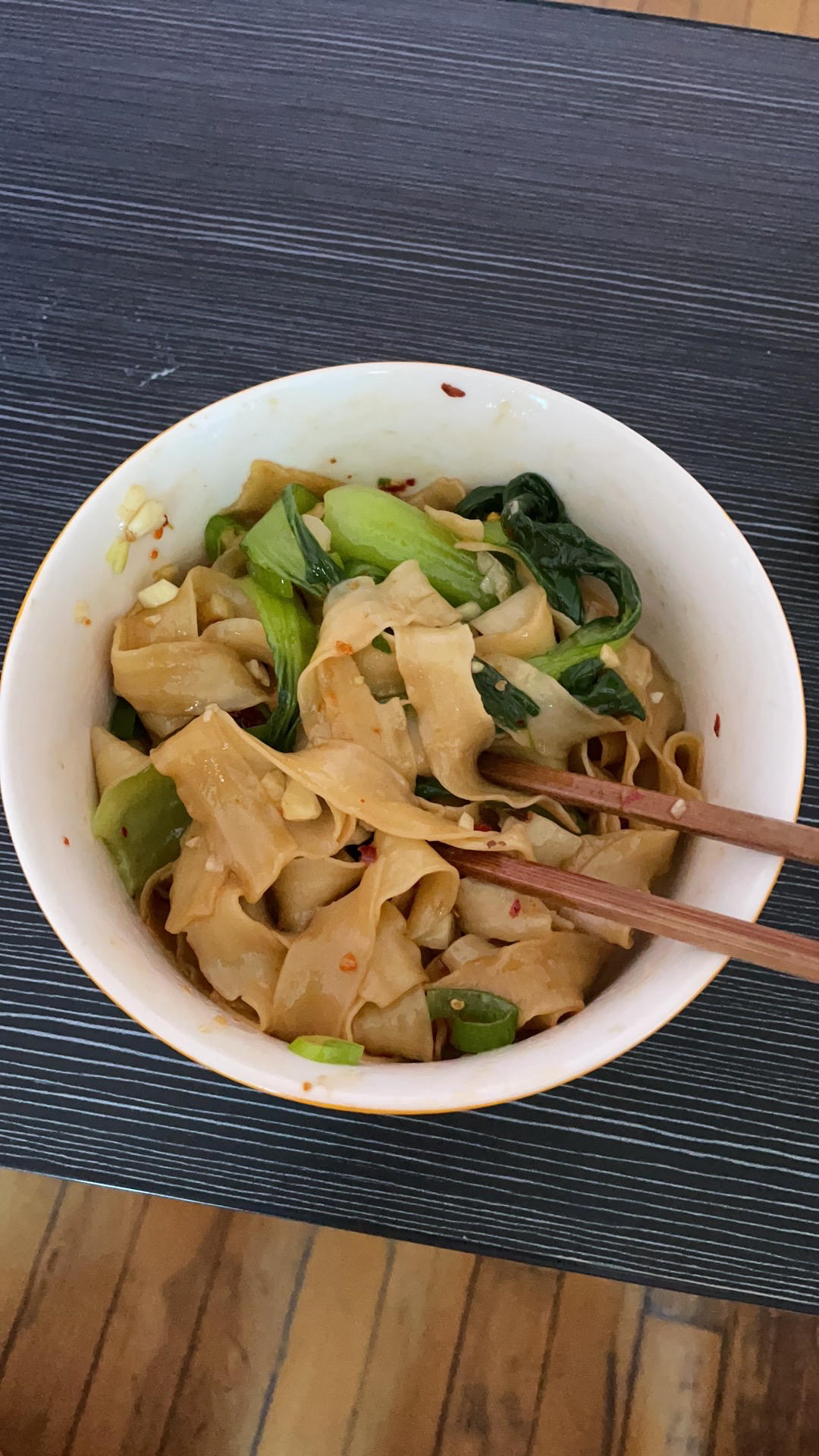 十分钟就能吃上的超简单油泼面