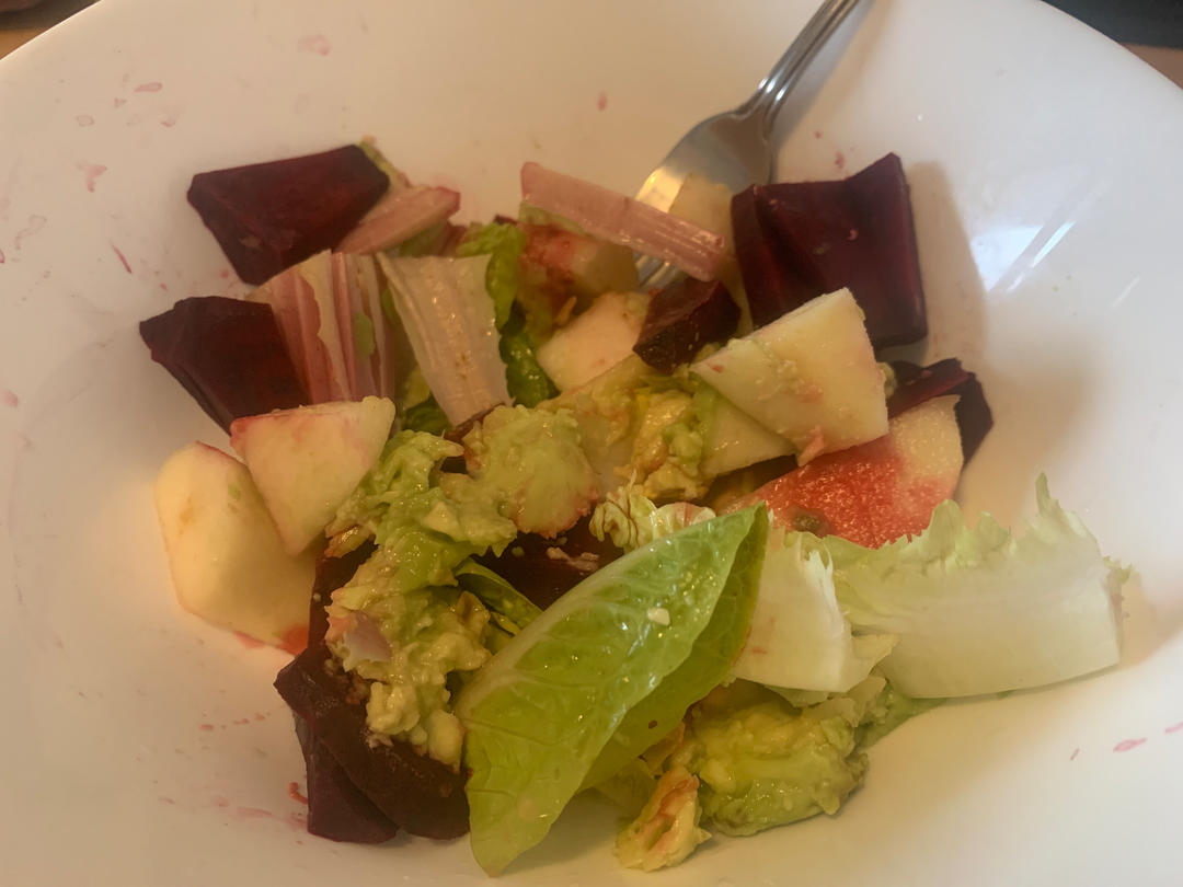 牛油果红菜头沙拉