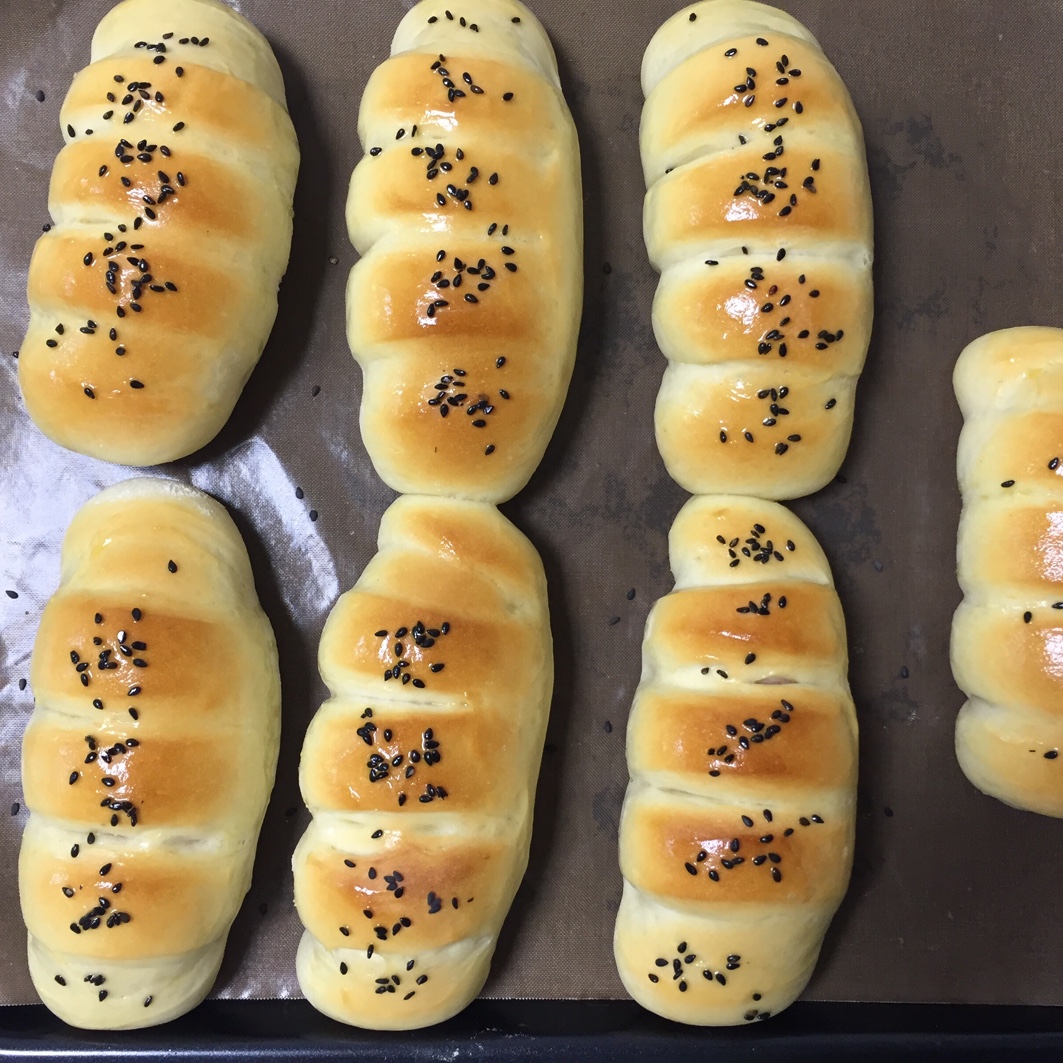 肉松肠仔包