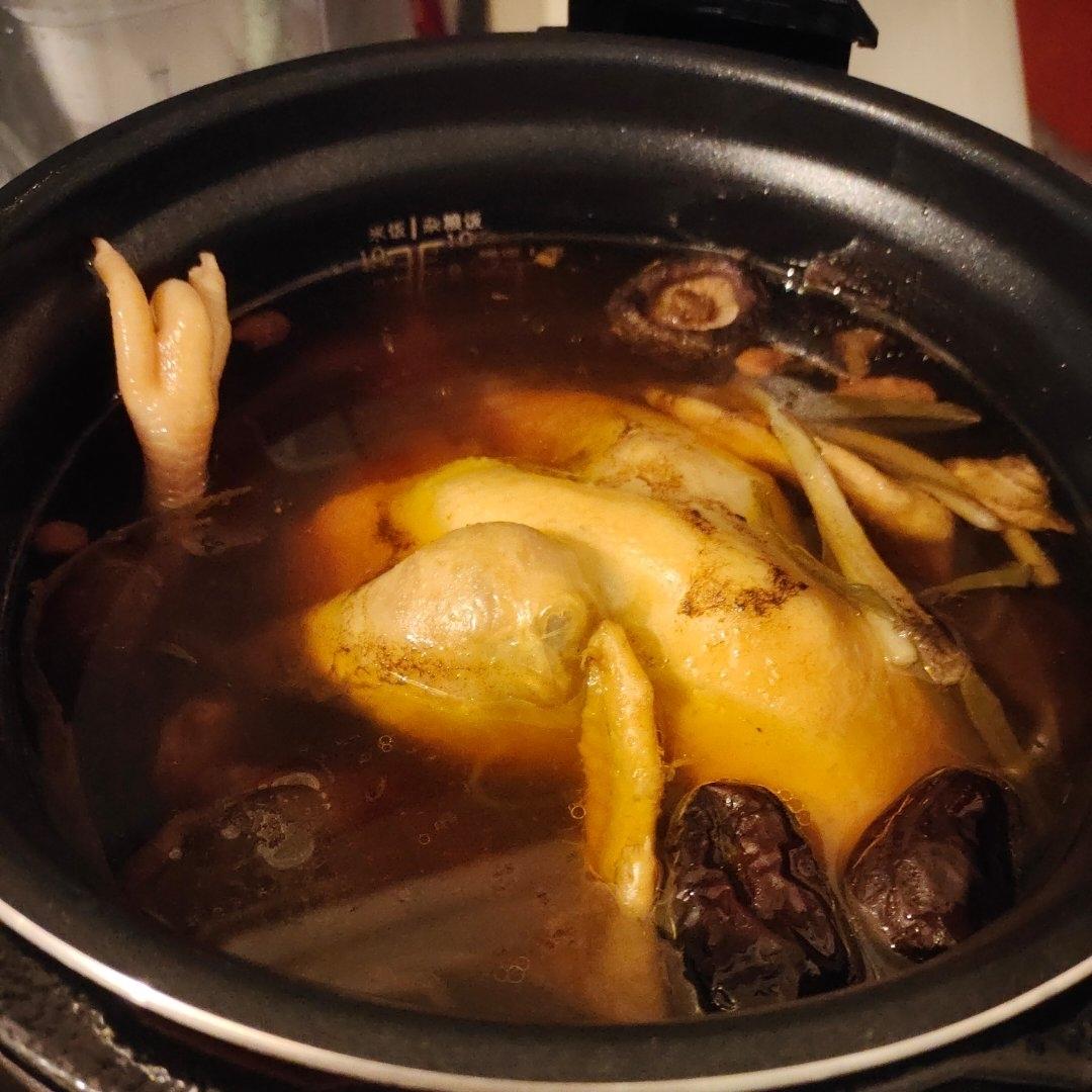 奶奶教的鲜香肥美香菇炖鸡汤