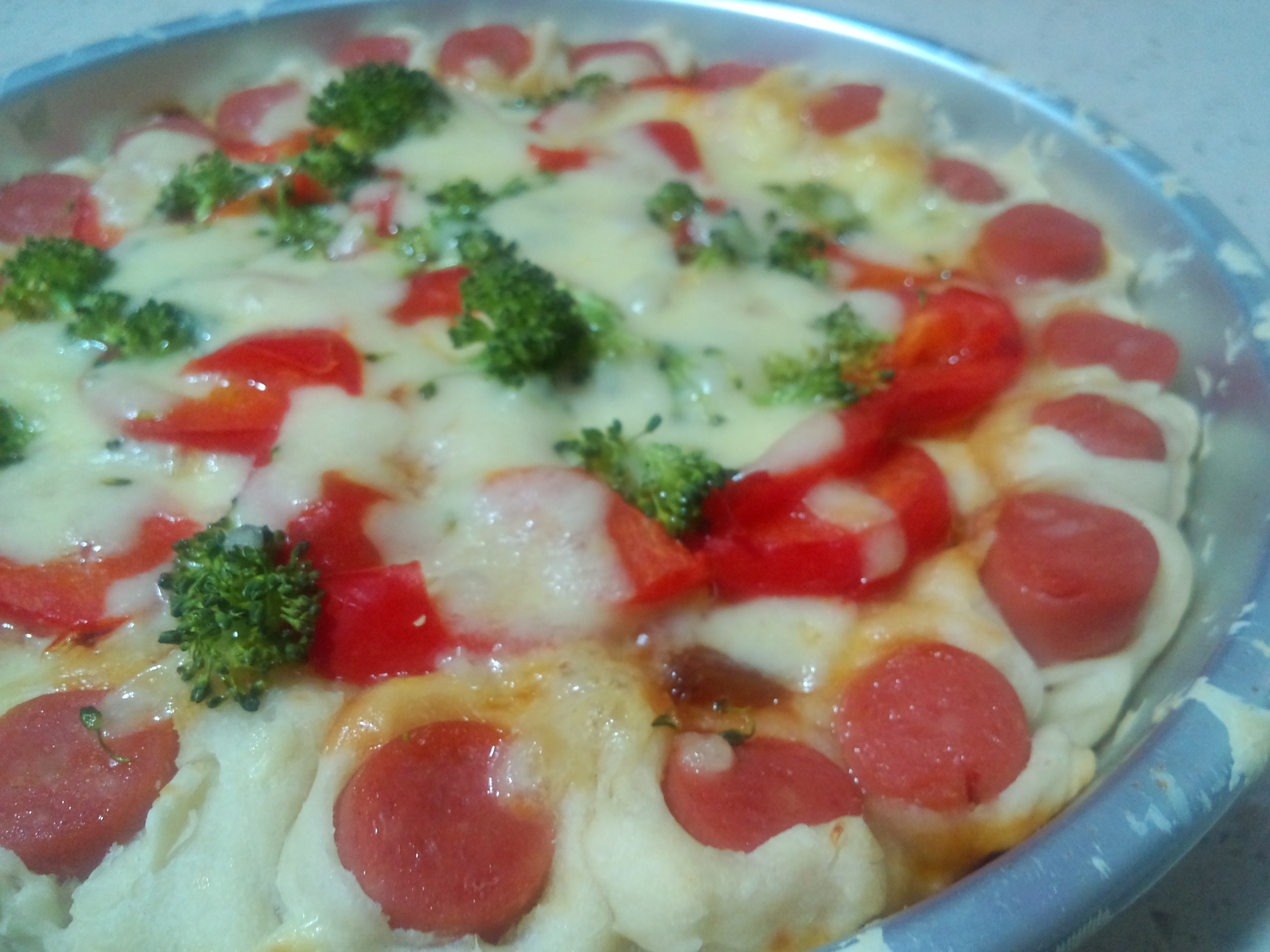 花边香肠熏肉披萨