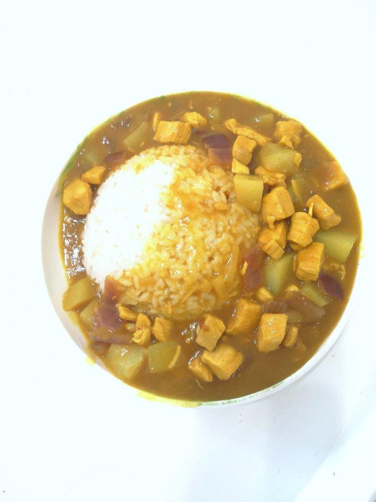 咖喱鸡肉饭(从不修图，喜欢真实的请关注我)