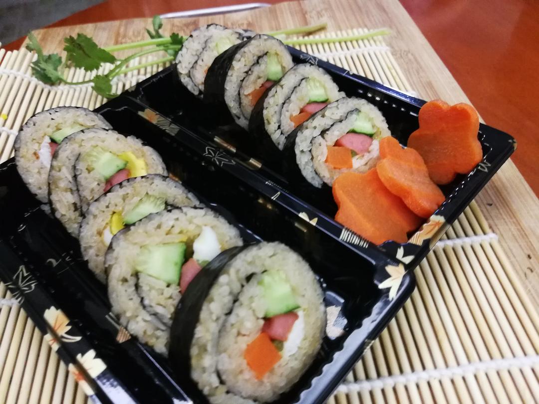 紫菜卷寿司