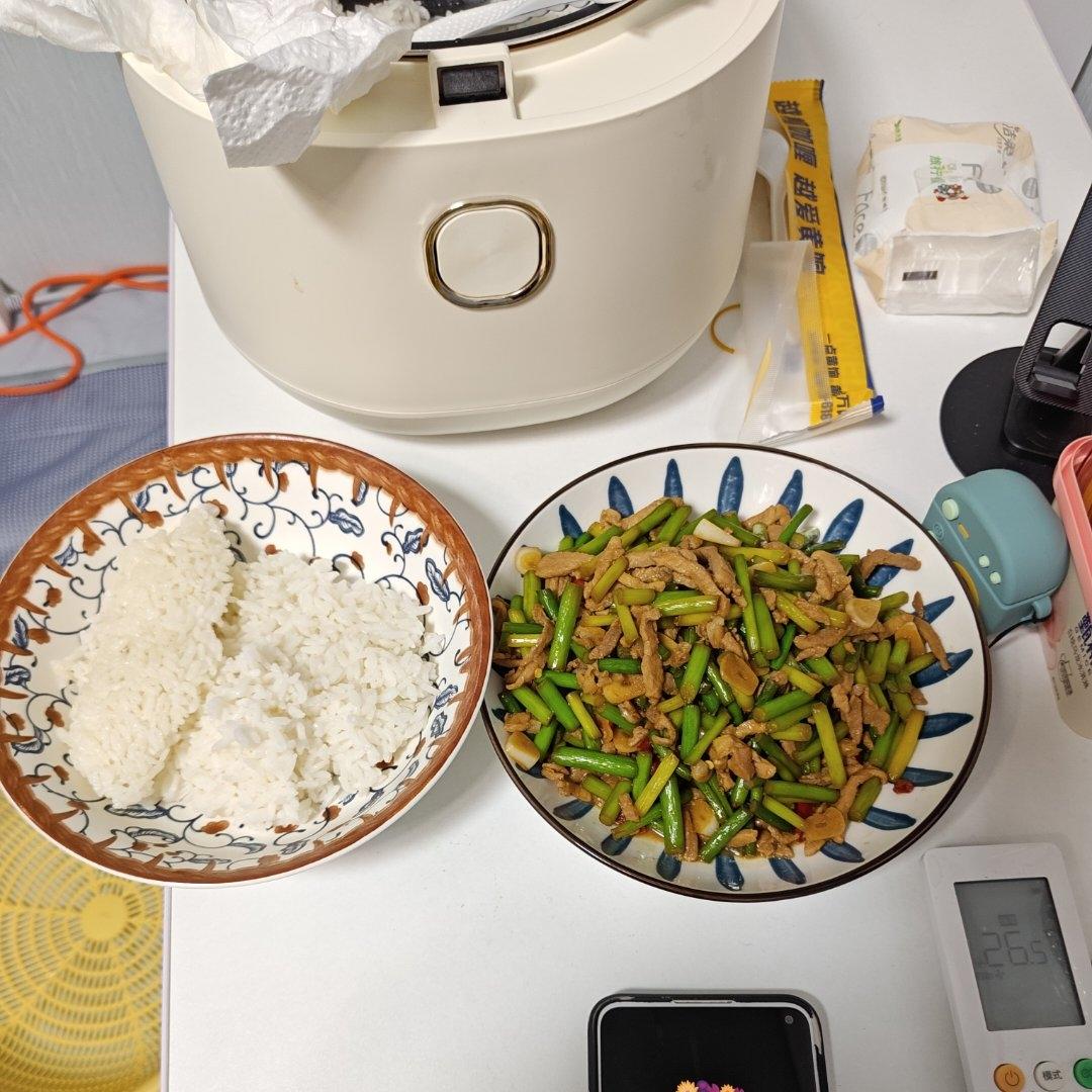简单易做的下饭菜－蒜苔炒肉