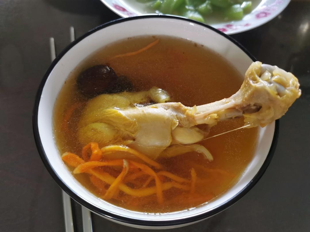 虫草花鸡腿汤